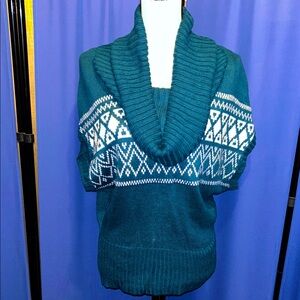 Teal and White Sleeveless Sweater with Shawl Collar